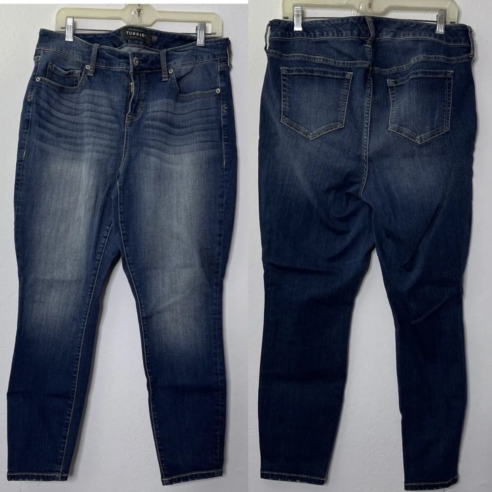 Torrid Premium High Rise Curvy Skinny Ankle Crop Jeans 12R Medium Wash Distress